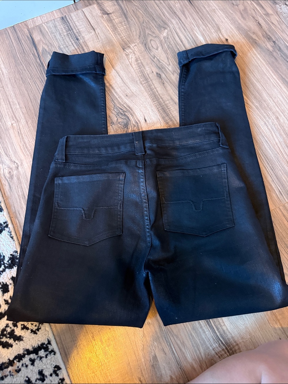 KIMES BONNIE Black Women's Skinny Jeans - Classic Back Pocket Design